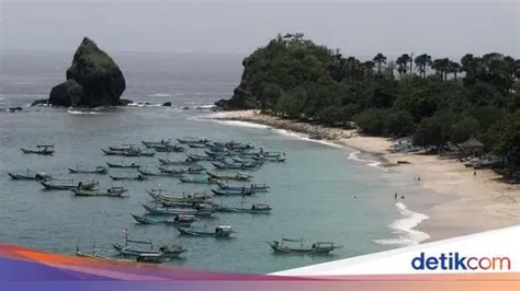 Pesona dan Potensi Wisata Pantai di Jember