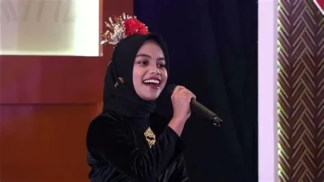 Tembang Pembuka oleh Baiq Rindang Damara - YouTube