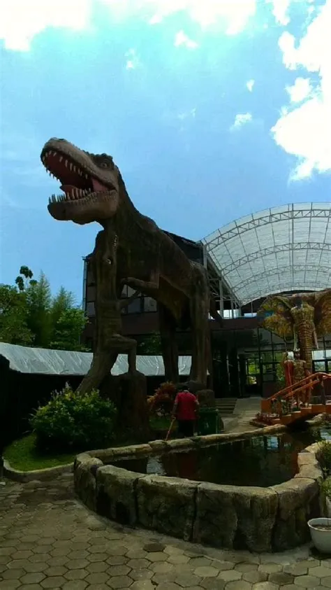 Ada Dinosaurus di Watu Gajah Park - Kabupaten Semarang
