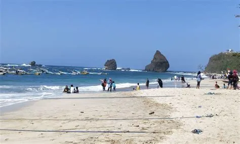 Pantai Papuma Jember – Pesona, Acara Piknik, Lokasi & Harga Tiket ...