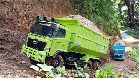 TRUK PASIR Dump Truk Hino 500 Tronton Hino 500 Jember Lewati TANJAKAN ...