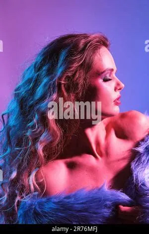 Perfect young woman with fashionable makeup and hairdo. Retro vintage ...