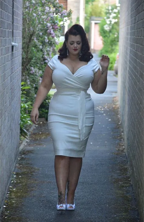 auf Schöne Vollschlanke Curven