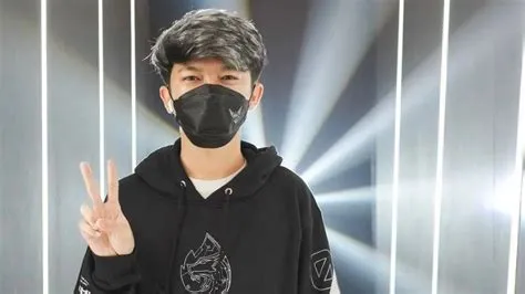 Debut Jamet istimewa, Aura Fire tundukkan Geek Fam ID | ONE Esports ...