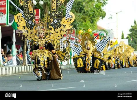 Jember mode karneval -Fotos und -Bildmaterial in hoher Auflösung – Alamy