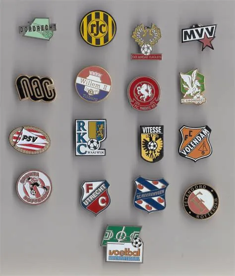 Netherlands Football Club pin badges Voetbal Logo Dutch Holland Ajax ...