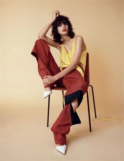 editorial, colorful, sitting pose | Fashion photography inspiration ...