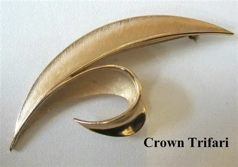 Vintage 1950's Crown Trifari Brushed Gold Leaf Shaped Brooch Pin ...