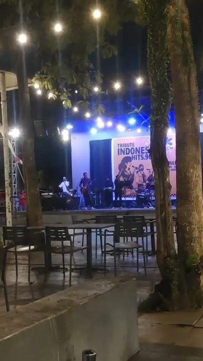 Food court at Kota Cinema Mall Jember - YouTube