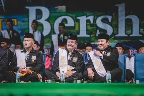 1 Abad PSHT, Bupati Jember Berselawat Bersama 15 Ribu Pesilat – Pemkab ...