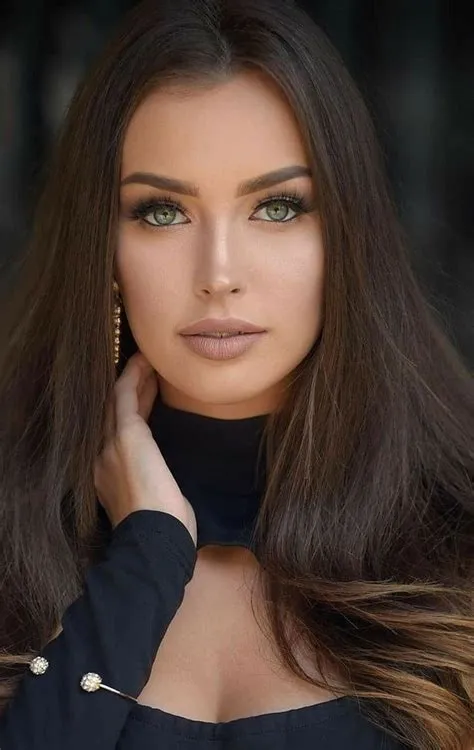 by Pacielli on Beautiful Hot Gorgeous Women | Brunette beauty ...