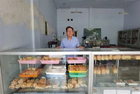 Toko Roti Sentral, Jember - Toko Roti Tertua Di Jember Sejak Tahun 1928