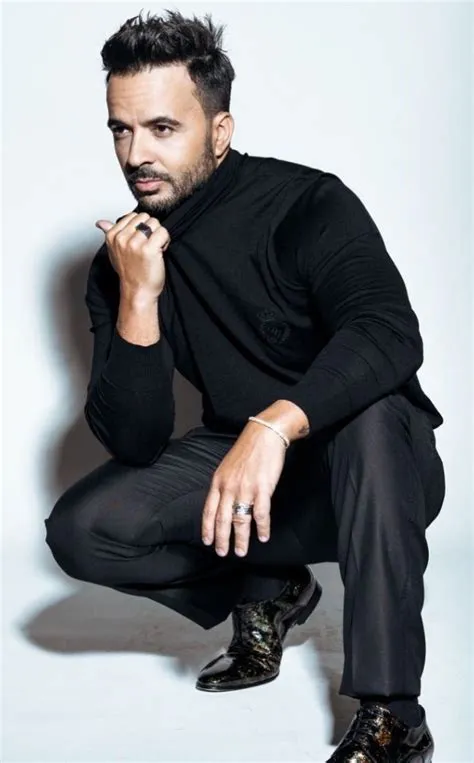 de Macare-chan en Luis Fonsi | Cantantes, Cortes de cabello ...