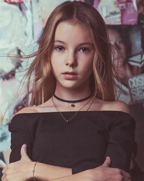 by shinjo on クイック保存 | Sexy beautiful women, Female art painting ...