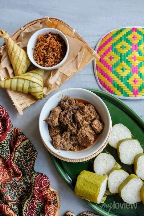 Traditional muslim food popular among malaysians. lemang, ketupat ...
