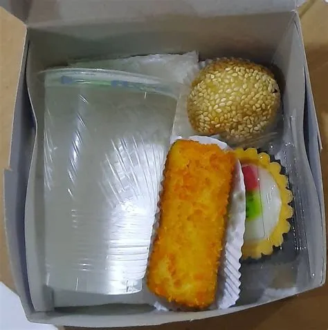 Kue Kotak (Snack box)