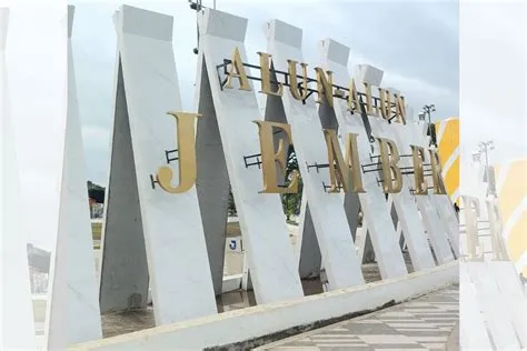 Alun-Alun Jember Hanya Buang Uang, Fasilitas Sudah Rusak