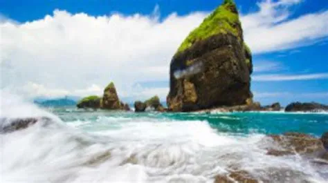 5 Daya Tarik Pantai Papuma Jember, Pantai Terbaik di Pulau Jawa ...
