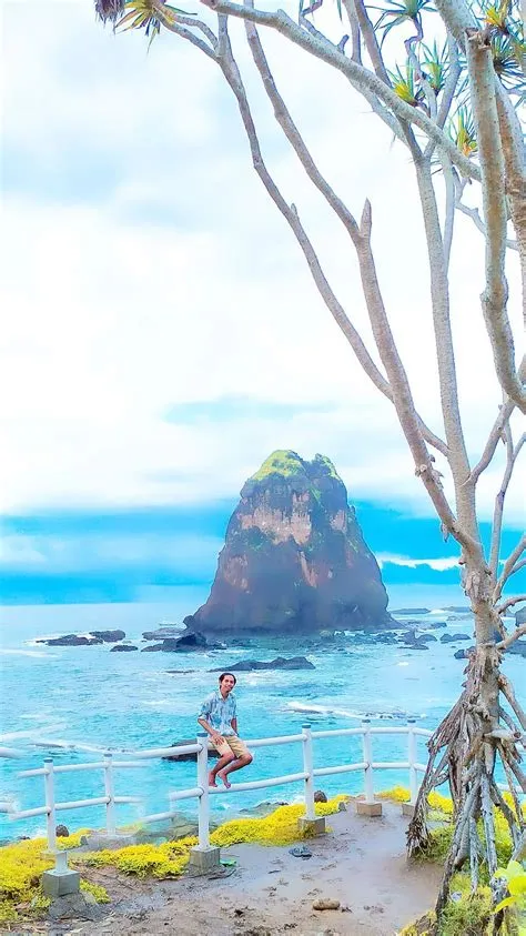 Pantai Papuma, Wisata Alam Terbaik di Jember - Ibnu Jacky