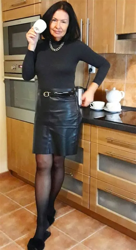 Pinterest | Lederen rokken, Rok