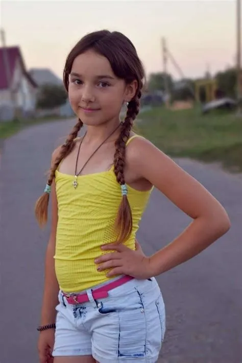 by Jesus on Fondos | Young teens fashion, Preteen fashion, Queer ...