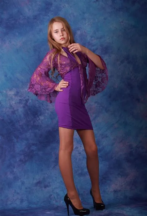 em Old Modeling Photos