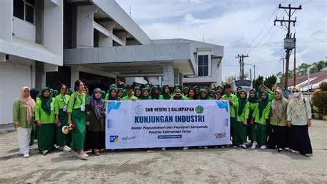 Siswa Perkantoran SMKN 3 Balikpapan Senang Kunjungan Industri ke DPK ...