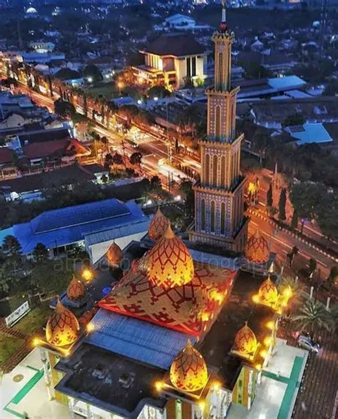 Masjid Roudhotul Muchlisin di Jember, Megah nan Indah!