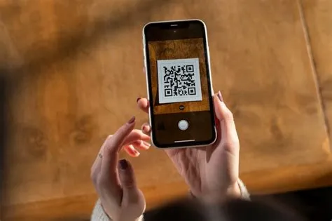 How to Easily Scan a QR Code on Samsung Devices | QR.io Blog