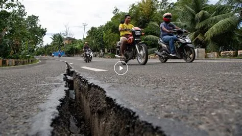Deadly Earthquake Rocks Philippines - The New York Times