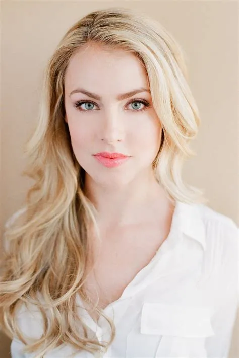 Amanda Schull | Blonde haare ideen, Attraktive frau, Gesicht