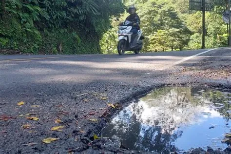 UPDATE LALIN JEMBER, AWAS! Ada Kubangan di Km 37 Jalur Gumitir - Radar ...